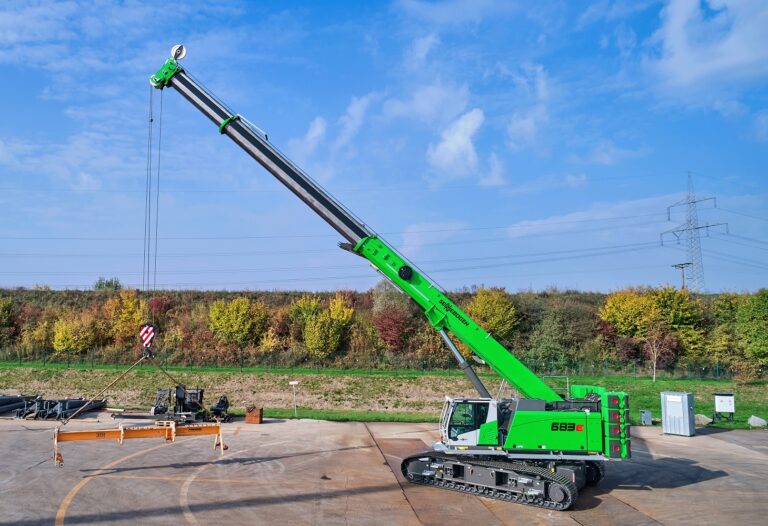 Can a crawler telescopic crane be customized for specific job requirements?
